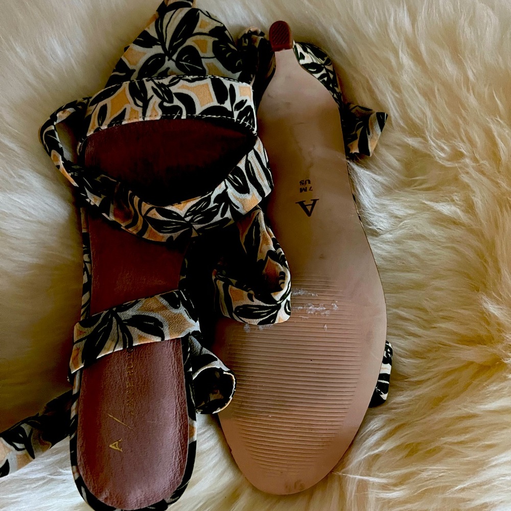 Brand new size 7 Anthropologie ankle tie shoe